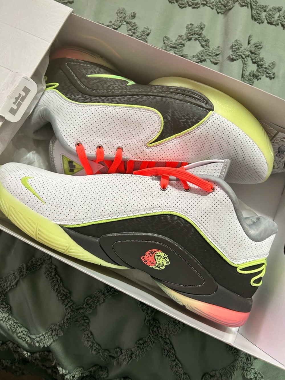 LeBron XXII White/Volt glow-medium ash with original box